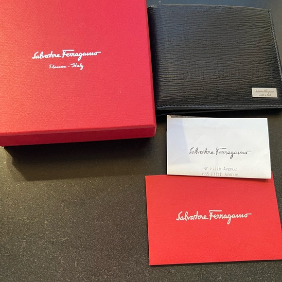 Salvatore Ferragamo men’s bifold leather wallet